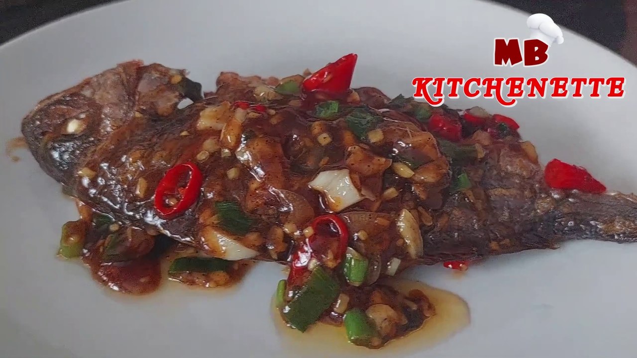 When frying fish, don't rush into the pan first, the chef will teach you a trick!!
