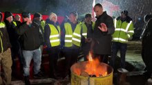 Janusz Kowalski rozmawia z protestującymi rolnikami