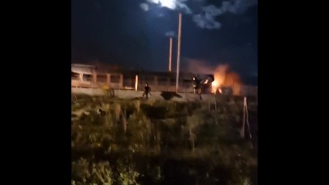 ++ Treno travolge camion, morti i due conducenti ++