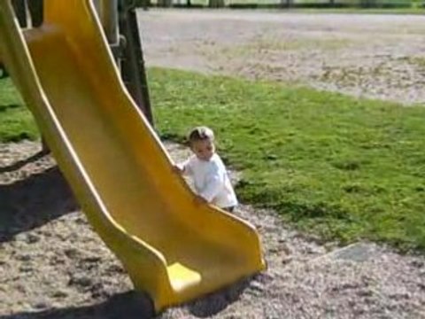 Mon loulou marche au parc 15 mois 1/2