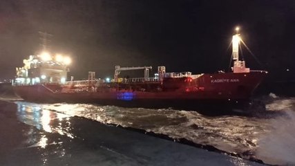 İstanbul'da fırtına nedeniyle gemi karaya oturdu