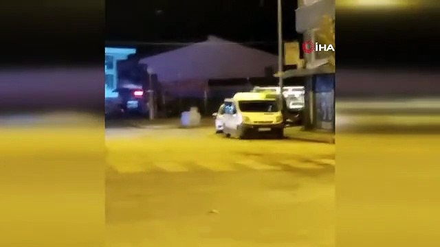 Rüzgarın savurduğu çöp konteynerinin peşinden böyle koştu