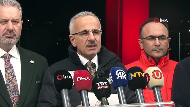 Ulaştırma ve Altyapı Bakanı Abdulkadir Uraloğlu bakımı devam eden FSM Köprüsü'nde incelemelerde bulundu