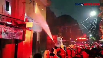 Gardu Listrik Bergerak Milik PLN Meledak, 20 Rumah di Muara Angke Terbakar