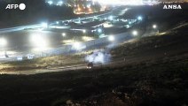 Israele, scontri fuori dal carcere di Ofer: i giornalisti si mettono al riparo