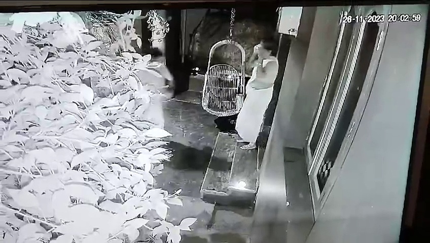 தஞ்சை குடியிருப்பு வாசிகளே உஷார்; வீட்டில் இருந்த தாய், மகளிடம் குல்லா கொள்ளையர்கள் செயின் பறிப்பு