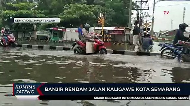 Banjir Rendam Jalan Kaligawe Kota Semarang