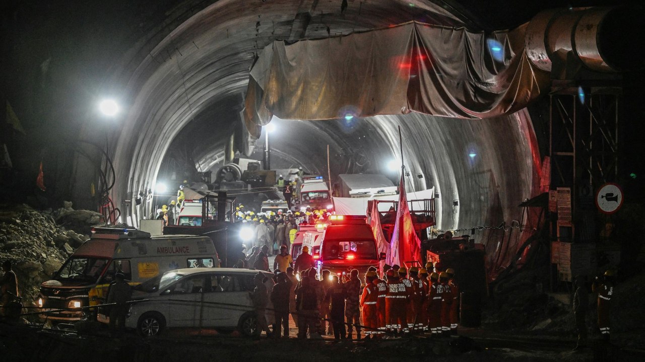 Nach Tunneleinsturz: 41 Bauarbeiter in Indien befreit