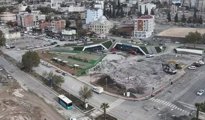 Halk arasında 'saçma yapı' olarak adlandırılıyordu: Yıkılıyor