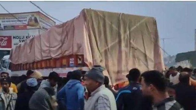 रायबरेली में हुआ दर्दनाक सड़क हादसा, एक दर्जन लोग घायल, मची चीख पुकार