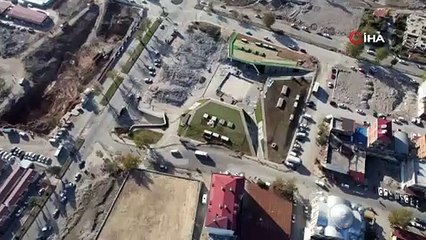 Kahramanmaraş'ta ikinci 'saçma yapı' yıkılıyor