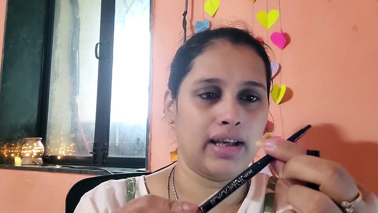 How to enhance your eye features and define your eyes by only using one product