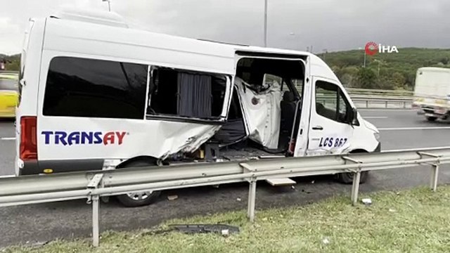 Eyüpsultan'da servis minibüsü kaza yaptı, 6 işçi yaralandı