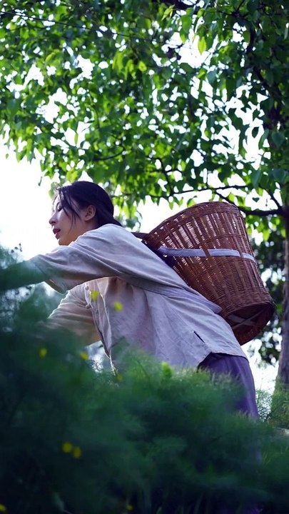 Today I plucked hemp from the field and after coming home, mixed it with meat and prepared a very tasty meal.