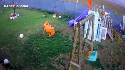 Korkunç anlar: Amasya’da çiftlik evini vuran hortum anbean görüntülendi!