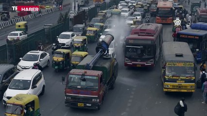 Hindistan'da hava kirliliğine su püskürtme fanlı önlem