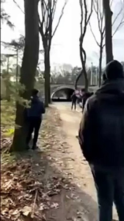 Faire exploser des feux d'artifice dans un tunnel... Risqué