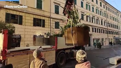 Il video dei lavori in centro ad Ancona: addio vecchi arredi