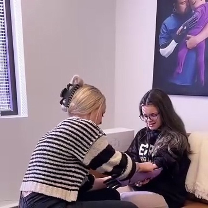 Grace, 15 ans et amputée d’un bras, reçoit  « Hero Arm », une prothèse bionique directement reliée à son cerveau !