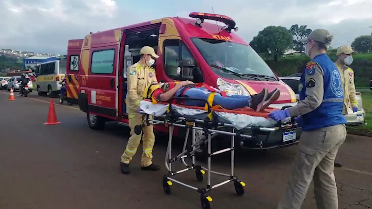 Mulher fica ferida após colisão entre carro e moto às margens da BR-277