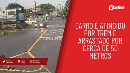 Carro é atingido por trem e arrastado por cerca de 50 metros; veja