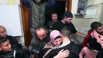 فيديو: عناق ودموع فرحة وأهازيج.. الأهالي يستقبلون الأسرى المحررين من سجون إسرائيل