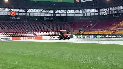 Fenerbahçe maçı öncesi kar temizleme çalışması