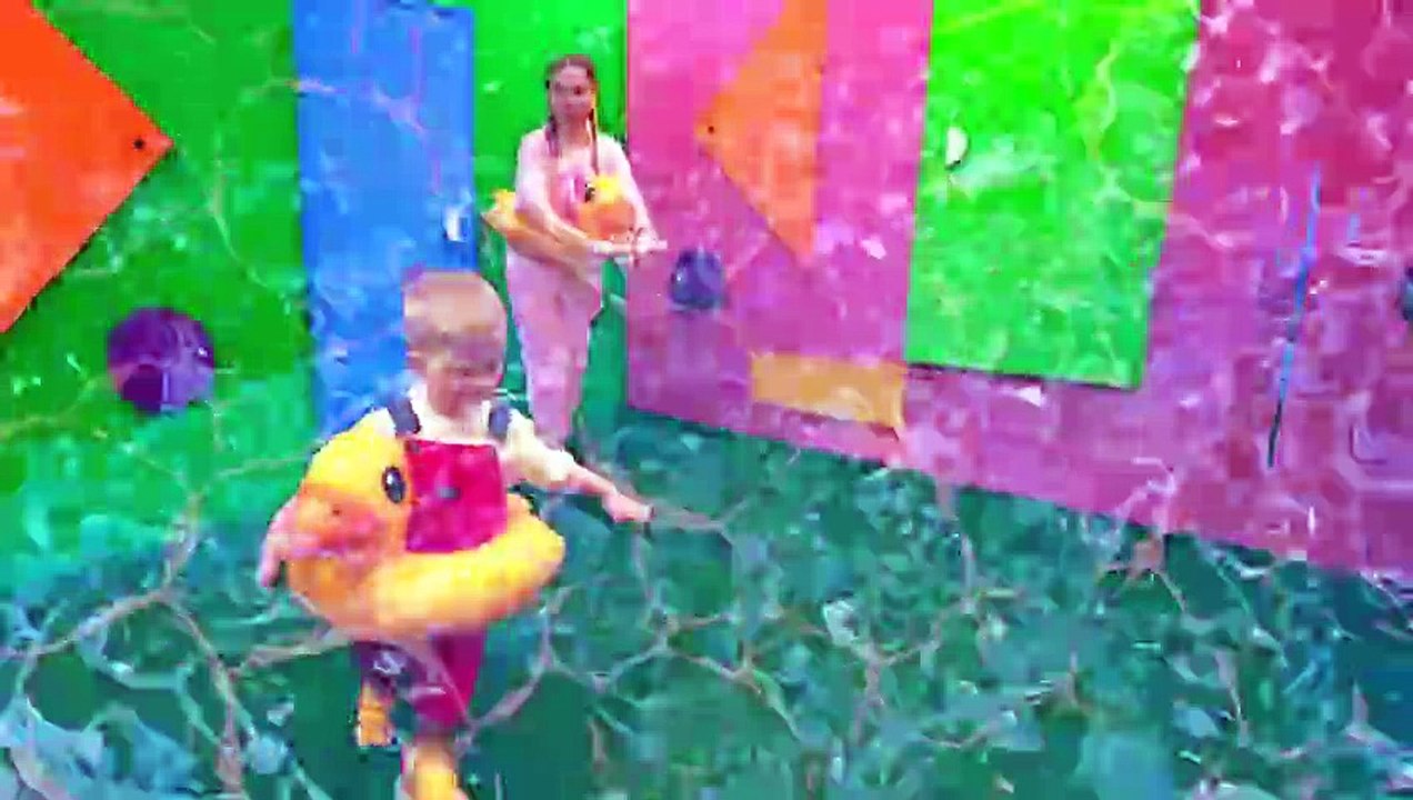 Diana and Roma Top Videos with Mom