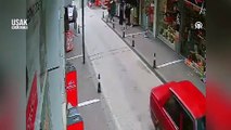Uşak'ta motosikletin yayaya çarpması güvenlik kamerasında