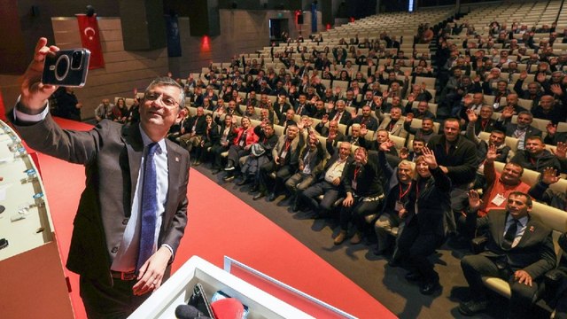 Özgür Özel muhtarlarla bir araya geldi