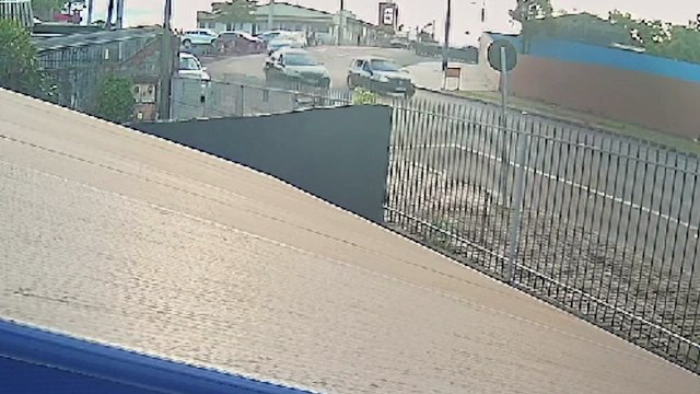 Câmera registra acidente que deixou adolescente ferido na Rua Guilherme Piovesan