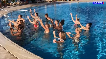 Danse aquatique et coach sexy pour les candidates Miss Belgique en voyage en Egypte