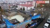 Bağcılar'da okulun yanında bulunan inşaatın istinat duvarında çökme yaşandı