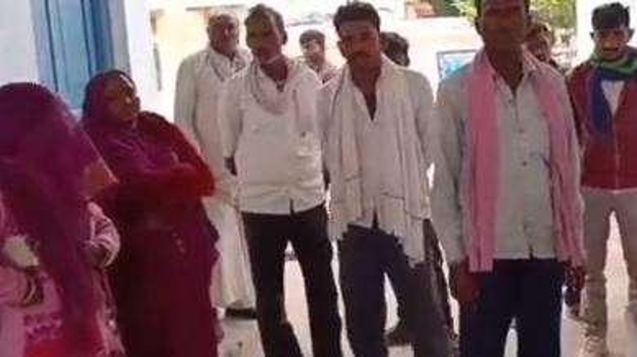 टीकमगढ़: युवक पर आरोपियों ने बरसाए डंडे,जाने विवाद की वजह
