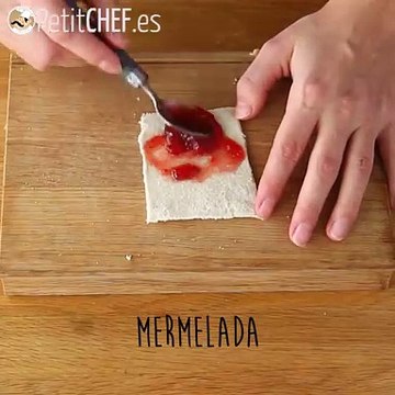Rollitos de pan de molde con mermelada