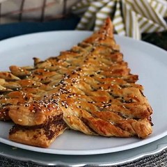 Árbol de navidad, hojaldre y tapenade (paté de aceitunas)