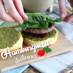 Hamburguesa italiana con pesto, tomates secos y mozzarella