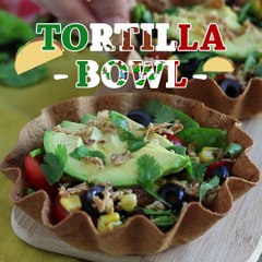 Bowl de tortilla de maíz con ensalada de alubias rojas