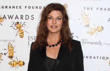 ‘Così vivo meglio’: Linda Evangelista rivela di non guardarsi più allo specchio
