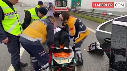 Kuzey Marmara Otoyolu'nda lüks otomobil tıra çarptı: 3 yaralı