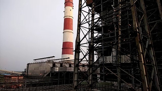 Accidents occur due to free thermal ash spreading on the road