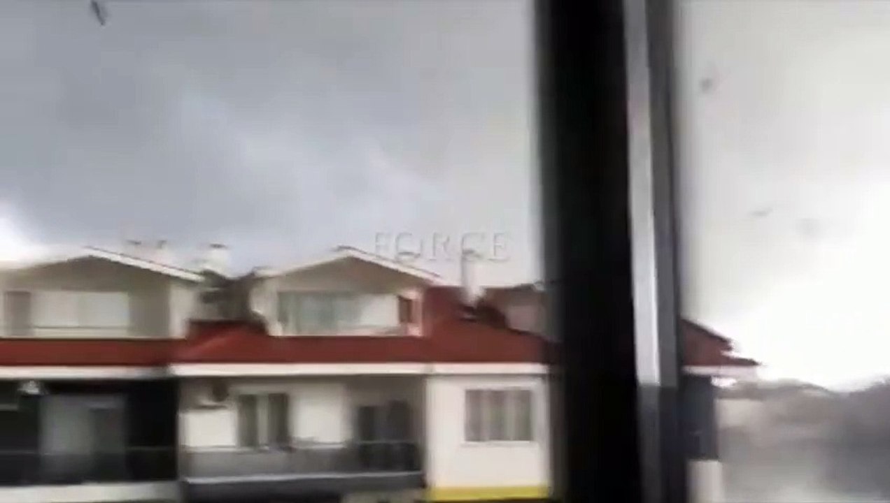 Turkey now! A crazy tornado is wreaking havoc in Mugla!