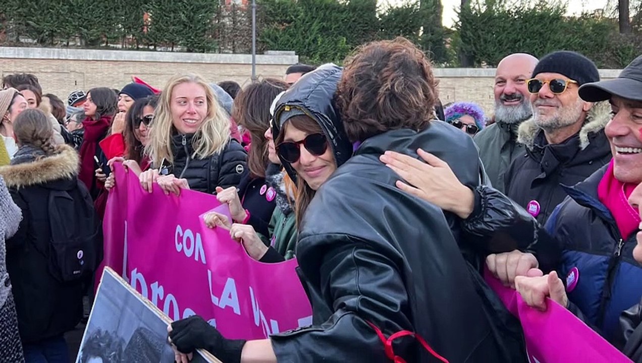 Caterina Cesari e quell'abbraccio in piazza con Paola Cortellesi: "Il suo film dà speranza"