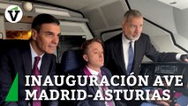 Felipe VI y Sánchez llegan a Oviedo en el tren de alta velocidad que inaugura la Variante de Pajares