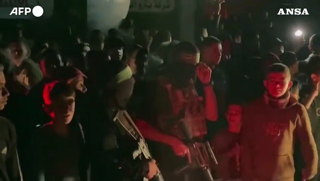 Gaza, Hamas consegna gli ostaggi alla Croce rossa