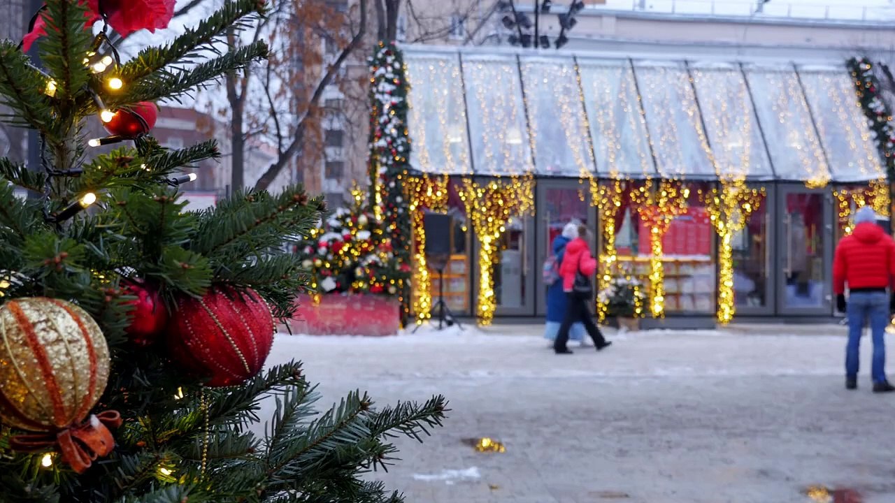 Un Noël aux chandelles Bande-annonce (EN)