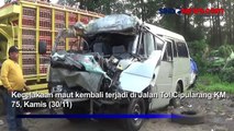 Kecelakaan Maut di KM 75 Tol Cipularang, Minibus Travel Tabrak Truk, 2 Orang Tewas