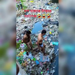 Görüntüler Hindistan'dan... Donlarına kadar soyunup çöp dolu suya daldılar