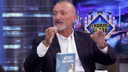 Antológico repaso de Arturo Pérez-Reverte a Pedro Sánchez: "Vendería a su madre, pero entrega a la nuestra"