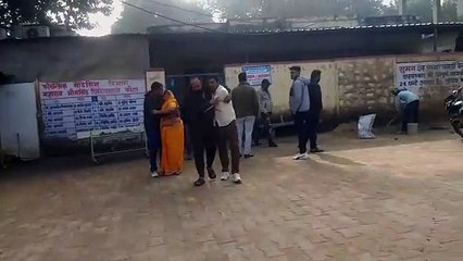 Tải video: coaching suicide..नीट की तैयारी कर रही यूपी की कोचिंग छात्रा ने किया सुसाइड